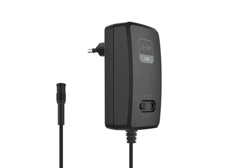 COMPACT SWITCHING POWER SUPPLY WITH SELECTABLE OUTPUT - 100-240 V - 3 to 12 VDC - 1 A + 6 tips - Hakkuriteholähteet - PSS6EMV25 - 1