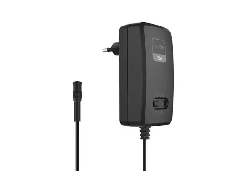 COMPACT SWITCHING POWER SUPPLY WITH SELECTABLE OUTPUT - 100-240 V - 3 to 12 VDC - 2.5 A + 6 tips - Hakkuriteholähteet - PSS6EMV26 - 1