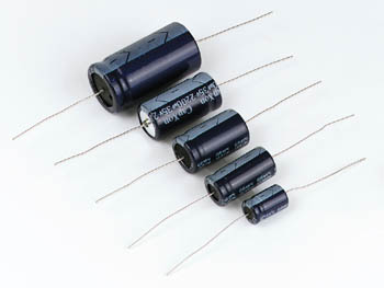 ELKO AKSIAALI 2200uF/25V - Elektrolyyttikondensaattorit - vaaka - 2200A0D - 1