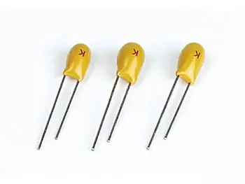 TANTAALIKONDENSAATTORI 10uF/35V - Tantaalikondensaattorit - 10T0E - 1