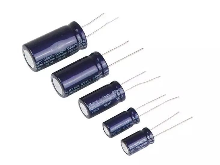 ELKO RADIAALI 3300uF/50V - Elektrolyyttikondensaattorit - pysty - 3300J0J - 1