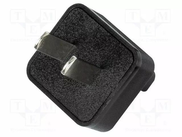 ADAPTERI - Pistorasiamuuntajat - PGW-PLUG-CN - 1