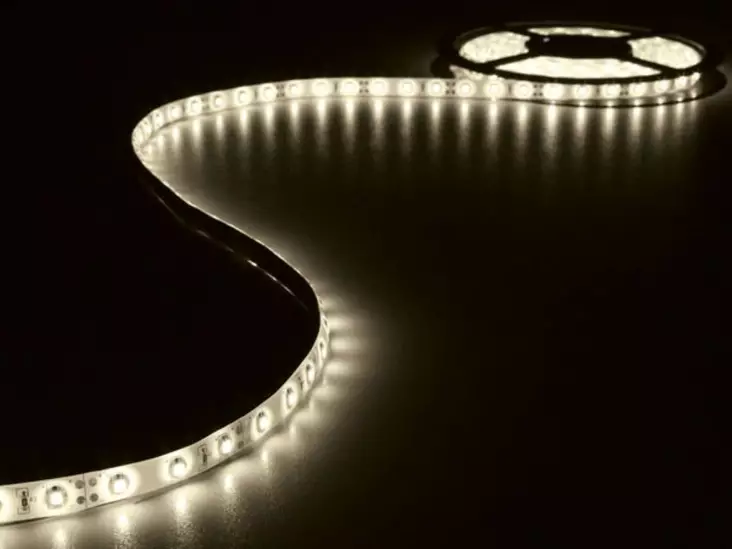 LEDNAUHA TEHOLÄHTEELLÄ - LÄMMIN VALKOINEN - 180 LEDiä - 3m - 12Vdc - LED nauhat ja modulit - LEDS14WW - 1